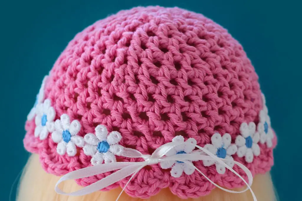 crochet sun hat for Blythe dolls - free pattern