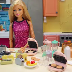 Barbie kitchenware blender mixer toaster