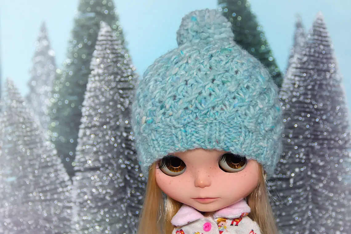 Blythe doll clothes knitted tweedy hat pattern with chunky texture and pompom